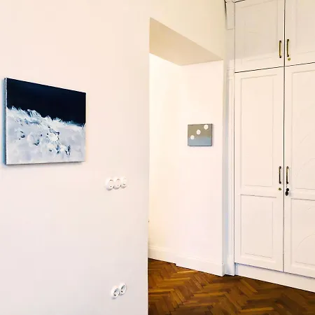 Apartamento Charming And Art-filled With A Balcony *
