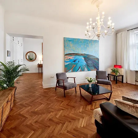 Charming And Art-filled With A Balcony Apartamento Riga
