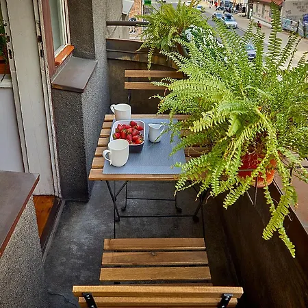 Апартаменты Charming And Art-filled With A Balcony