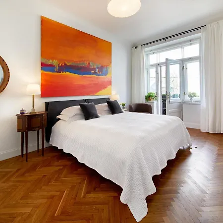 Апартаменты Charming And Art-filled With A Balcony